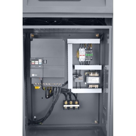 Conectarea sistemului de racire la modulul compresorului se realizeaza cu furtunuri hidraulice de calitate superioara