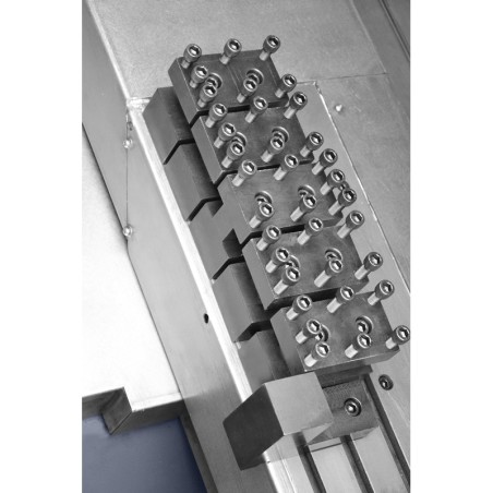 Strung CNC CK7135A cu batiu inclinat, precizie si eficienta