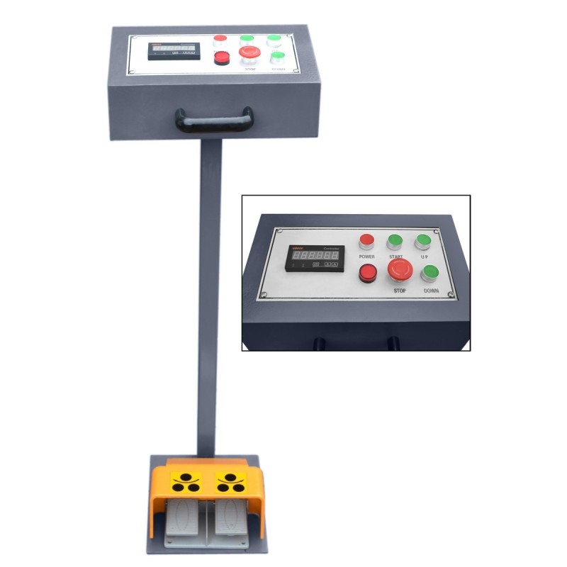 Elementele de control sunt aranjate logic pe panoul de comanda