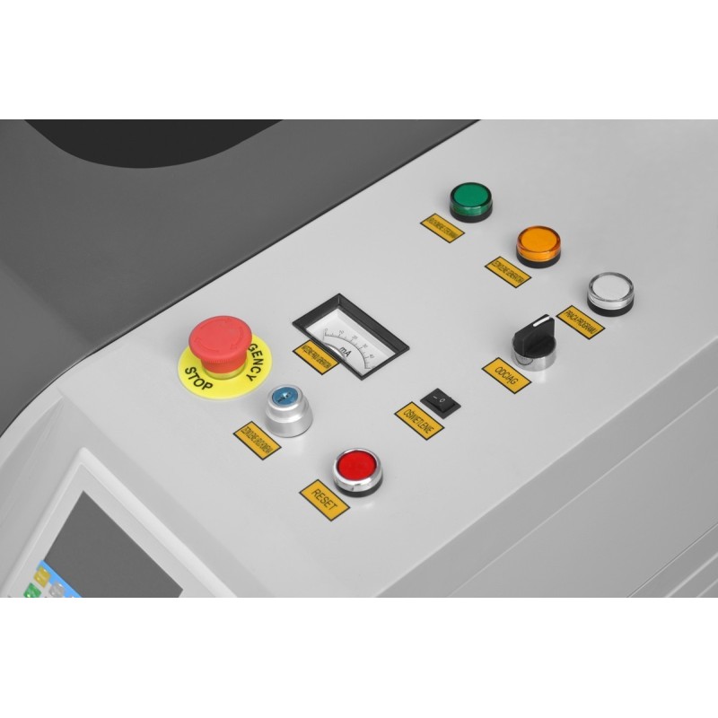Elementele de control sunt pozitionate ergonomic fiind usor de actionat