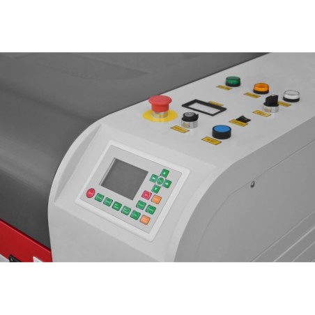 Elementele de control sunt pozitionate ergonomic fiind usor de actionat